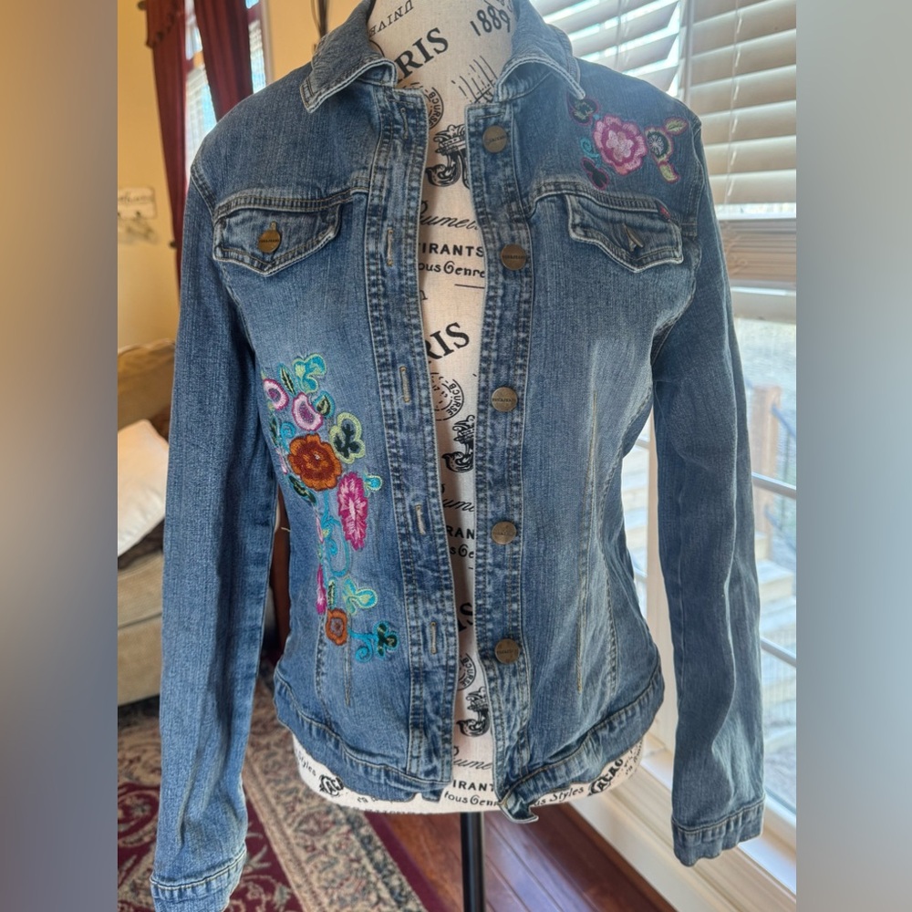 Yuka Jeans Vintage 90s Y2K Denim Trucker Jacket Embroidered Flowers Floral